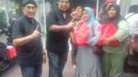 Pasangan Uyip-Satori Bagikan paket Sembako untuk relawan, Kamis (10/10/2024) di Posko Pemenangan Pusat,Komplek Ruko Citraland Kota Tegal, Kamis (10/10/2024). (JurnalTerkini.id/Supriyadi)