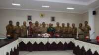 PJ. Bupati Brebes foto bersama saat kegiatan reses perdana, di Ruang KPT Brebes. Selasa 05/11/2024 (Foto: Humas Brebes)