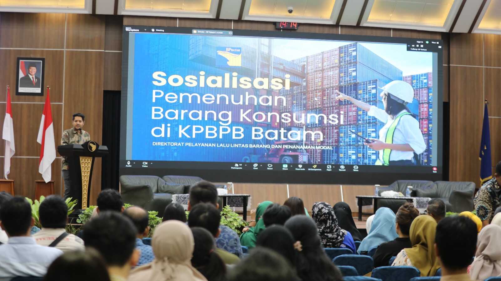 Direktorat Pelayanan Lalu Lintas Barang dan Penanaman Modal BP Batam menggelar Sosialisasi Rencana Pemasukan Barang Konsumsi Tahun 2025 di Balairungsari, Batam Center, Jumat, (8/11/2024). (foto: humas bp batam)