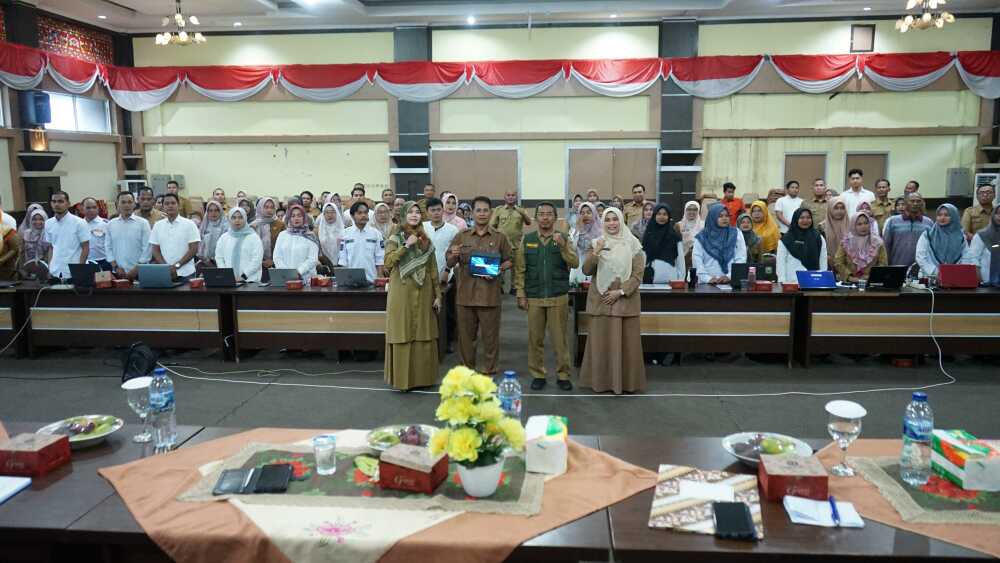 Launching dan Bimbingan Teknis Penerapan Aplikasi Super APPS Solok Serasi di Gedung Solok Nan Indah Aro Suka, Selasa (19/11/2024). (Foto : kominfokabsolok).