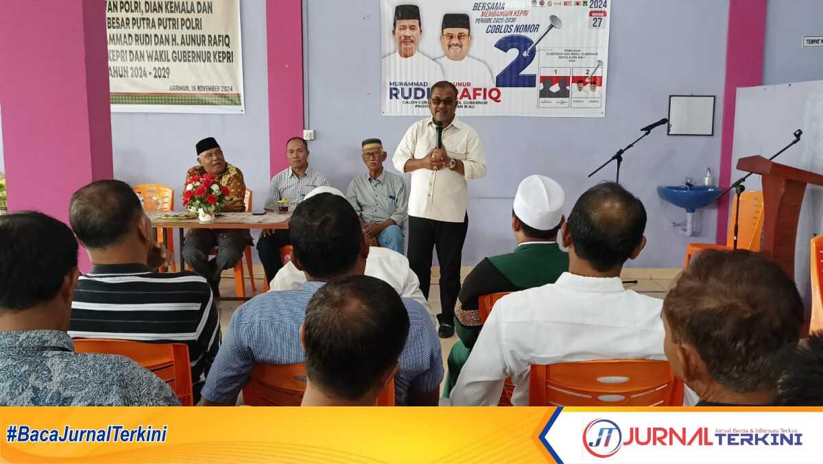 cawagub Kepri Aunur Rafiq dapat dukungan purnawirawan polri Aunur Rafiq calon Wakil Gubernur Kepulauan Riau bersilaturahmi dengan purnawirawan Polri, Dian Kemala dan Keluarga Besar Putra Putri Polri bertempat di Kedai Kopi Pak La, Kelurahan Teluk Uma, Kecamatan Tebing, Kabupaten Karimun, Selasa (19/11/2024). (JurnalTerkini.id/edy kencana)