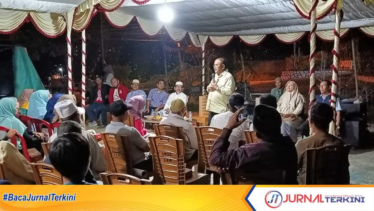 kampanye Aunur Rafiq di Harjosari Calon Wakil Gubernur Kepulauan Riau Aunur Rafiq (Aura) berkampanye sekaligus silaturahmi bersama di Lapangan Volly Harjosari, Kelurahan Harjosari, Kecamatan Tebing, Kabupaten Karimun, Minggu (17/11/2024) malam. (JurnalTerkini.id/edy kencana)