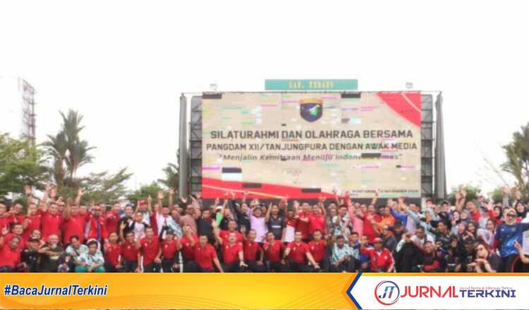 Foto bersama Pangdam XII/Tpr Mayjen TNI Iwan Setiawan bersama awak media di sela acara silaturahmi dikemas dengan olahraga, Jumat (15/11/2024). (JurnalTerkini.id /rahmad.s)