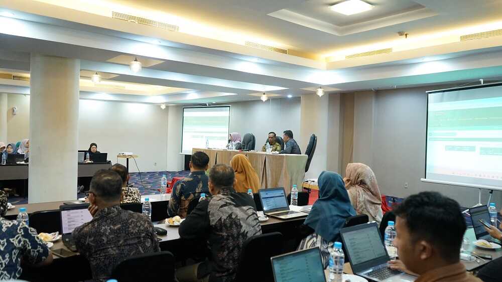 Kegiatan Diseminasi Ranperda RPJPD Kabupaten Solok 2025-2045 dan Coaching Clinic Pengisian E Walidata pada aplikasi SIPD, Rocky Hotel Padang. Senin, (18/11/2024). (Foto: DiskominfokabSolok)