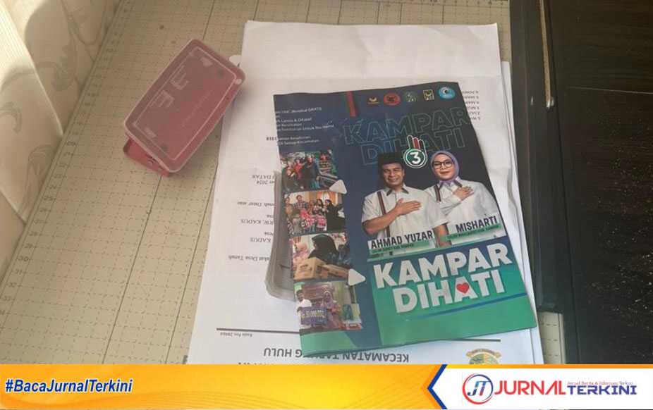 Pj Kades Tanah Datar membantah menyosialisasikan pasangan calon tertentu menyusul adanya selebaran paslon tertentu di kantornya. (JurnalTerkini.id/canggih)