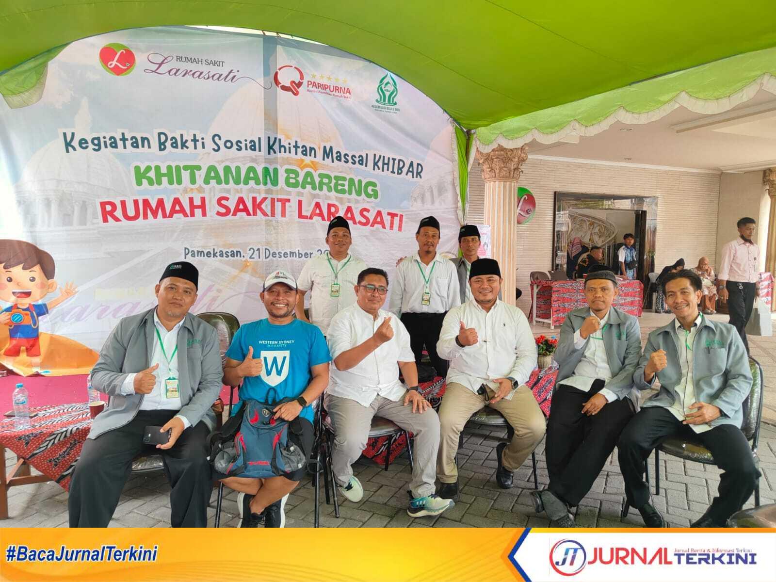 Direktur RS larasati bersama beberapa pengurus IKBAL Korda Pamekasan. (jurnalterkini.id/fiki)