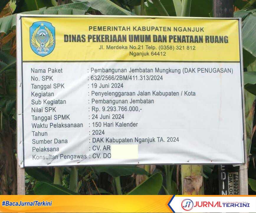 Plang proyek Jembatan Mungkung sebagai penghubung antara Desa Mungkung, Kecamatan Rejoso dan desa sekitarnya di wilayah Kecamatan Bagor, Kabupaten Nganjuk, Jawa Timur. (JurnalTerkini.id/iskandar)