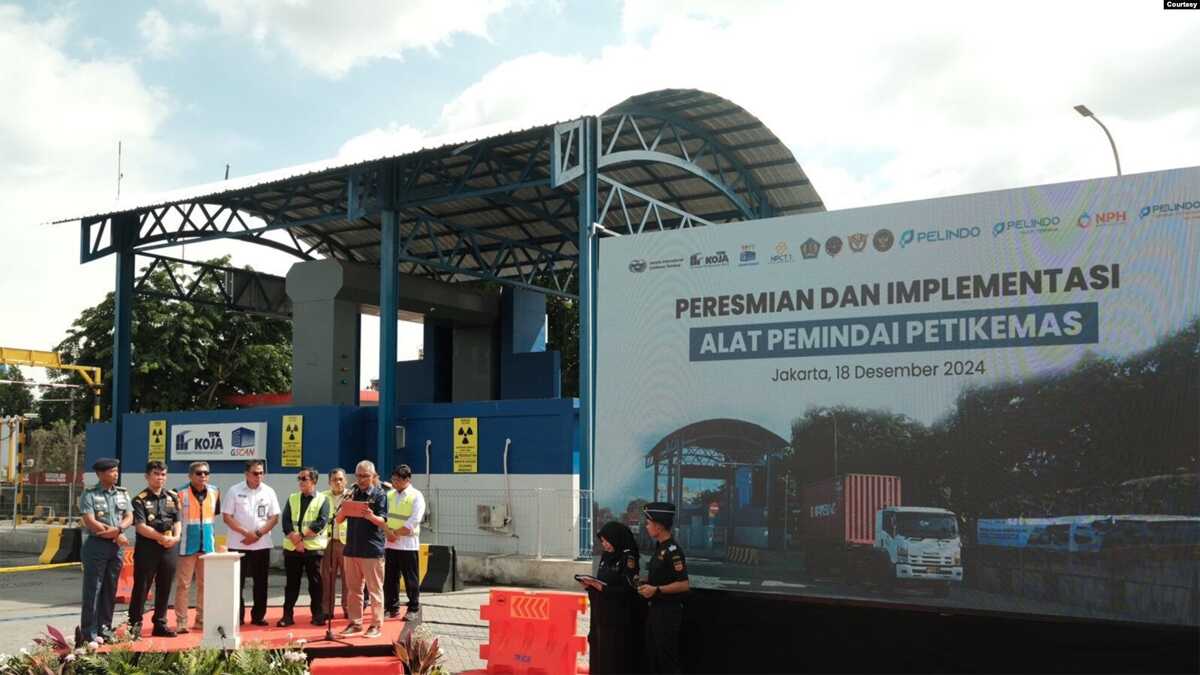 alat pemindai petikemas tanjung priok Direktorat Jenderal Bea Cukai, PT Pelindo dan sejumlah pihak terkait meresmikan alat pemindai peti kemas di Pelabuhan Tanjung Priok, Jakarta, Rabu (18/12/2024). (humas bea cukai)