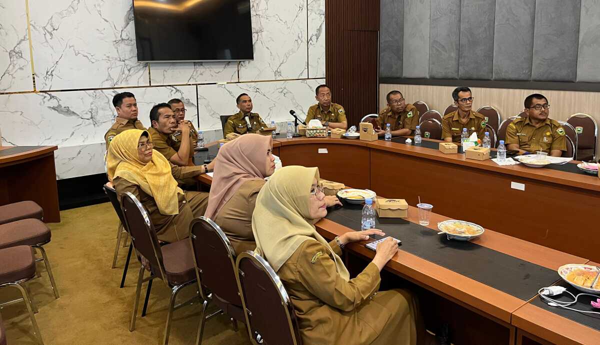 hari anti korupsi di solok PemKab Solok Peringati Hari Anti Korupsi se-dunia tahun 2024 secara daring bersama KPK RI di ruangan rapat Sekretariat Daerah Kabupaten Solok di Arosuka, Senin (9/12/2024). (Foto : DiskominfokabSolok).