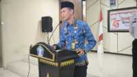 Kalapas Narkotika Sawahlunto, Fajar Nurcahyo Asyyifa membacakan amanatnya pada kegiatan HUT Bela Negara ke-76 di LPN Sawahlunto, Kamis (19/12/2024). (Foto: Humas LPN Sawahlunto)