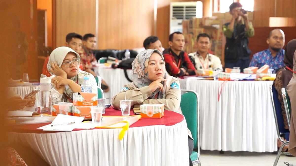 PT Timah Tbk bersama Komunitas Semangat Berkarya Membawa Perubahan (Sekawan) menggelar pelatihan "Penyusunan Karya Tulis Ilmiah Bagi Para Guru’ dalam Program Timah Mengajar di Kabupaten Bangka Selatan, Kepulauan Bangka Belitung, Kamis (12/12/2024). (timah)