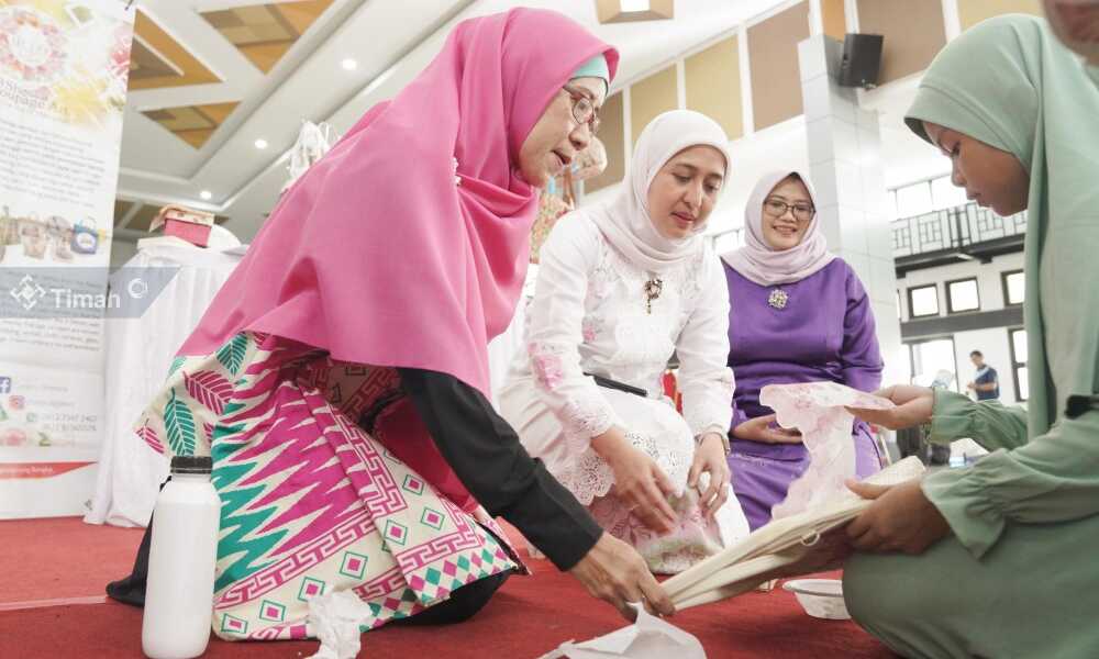PT Timah Tbk kembali melaksanakan kegiatan Social Interaction Women In Tins yang mengusung tema "Peran Perempuan Tambang untuk Seni, Sosial dan Budaya Negeri" di Graha Timah Pangkalpinang, Jumat (13/12/2024). (timah)