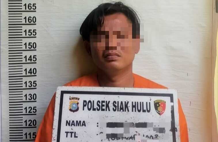 Polsek Siak Hulu ringkus tersangka pencurian satu unit Handphone (HP) yang beraksi di Pos Security Borneo Waterpark, Desa Tanah Merah Kecamatan Siak Hulu, Kabupaten Kampar, Provinsi Riau pada Sabtu, (14/12/2024). (foto: Polsek Siak Hulu)