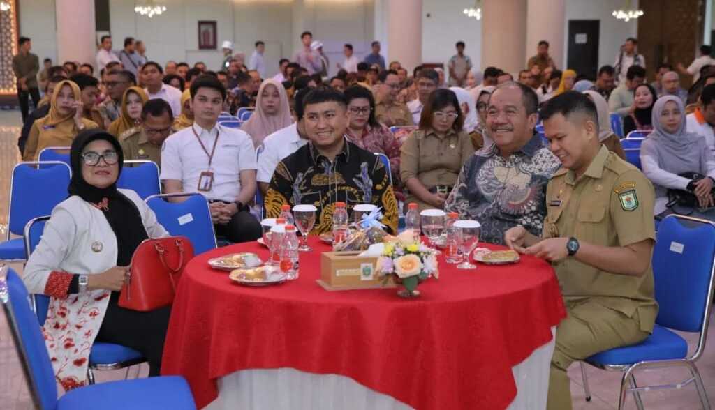 Asahan raih predikat informatif Pemerintah Kabupaten Asahan menerima penghargaan Keterbukaan Informasi Publik (KIP) Sumut Tahun 2024 kategori Badan Publik Informatif oleh Komisi Informasi Sumut di Aula Raja Inal Siregar (RIS), Kantor Gubernur Sumut, Jalan Pangeran Diponegoro, Senin (09/12/2024).