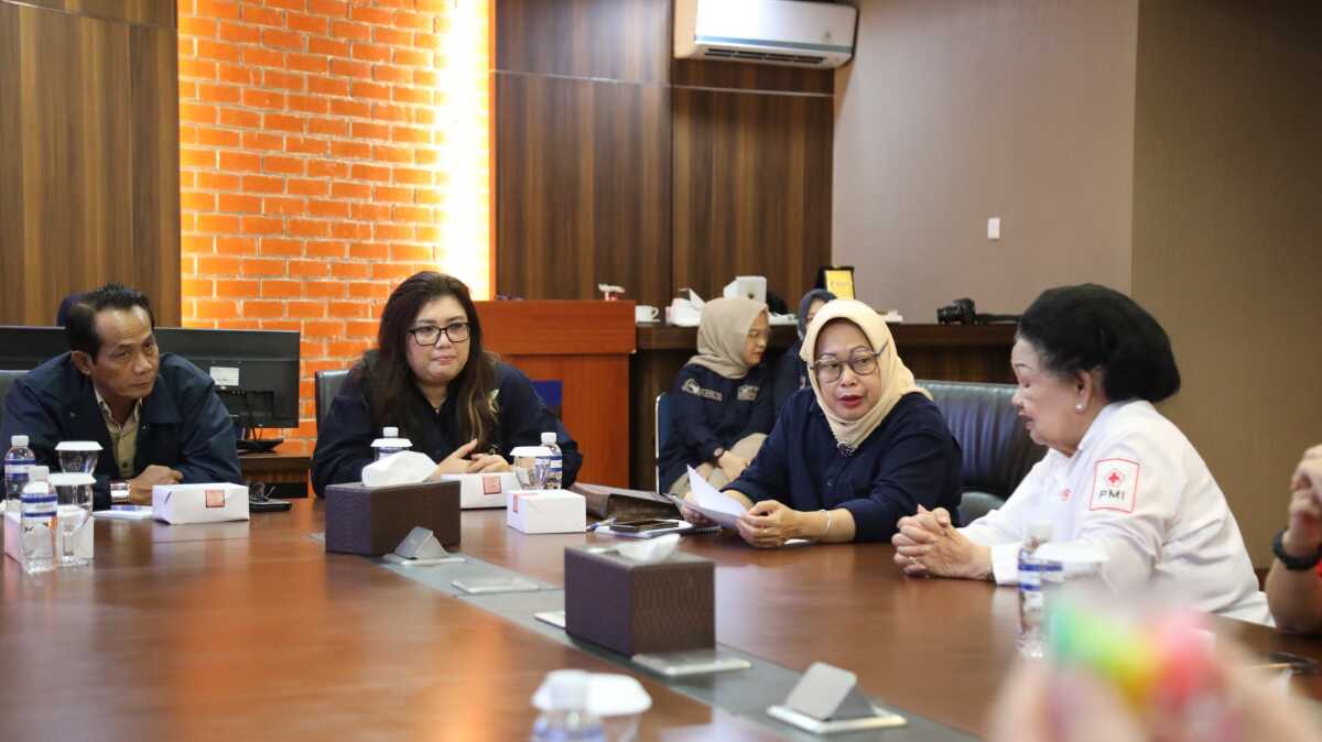BP Batam Terima audiensi pmi Badan Pengusahaan Batam (BP Batam) yang diwakili oleh Kepala Biro Sumber Daya Manusia, Lilik Lujayanti menerima kunjungan audiensi Ketua Palang Merah Indonesia (PMI) Kota Batam, Sri Soedarsono pada Kamis (23/1/2025) di Marketing Centre. (Foto: humasbpbatam)
