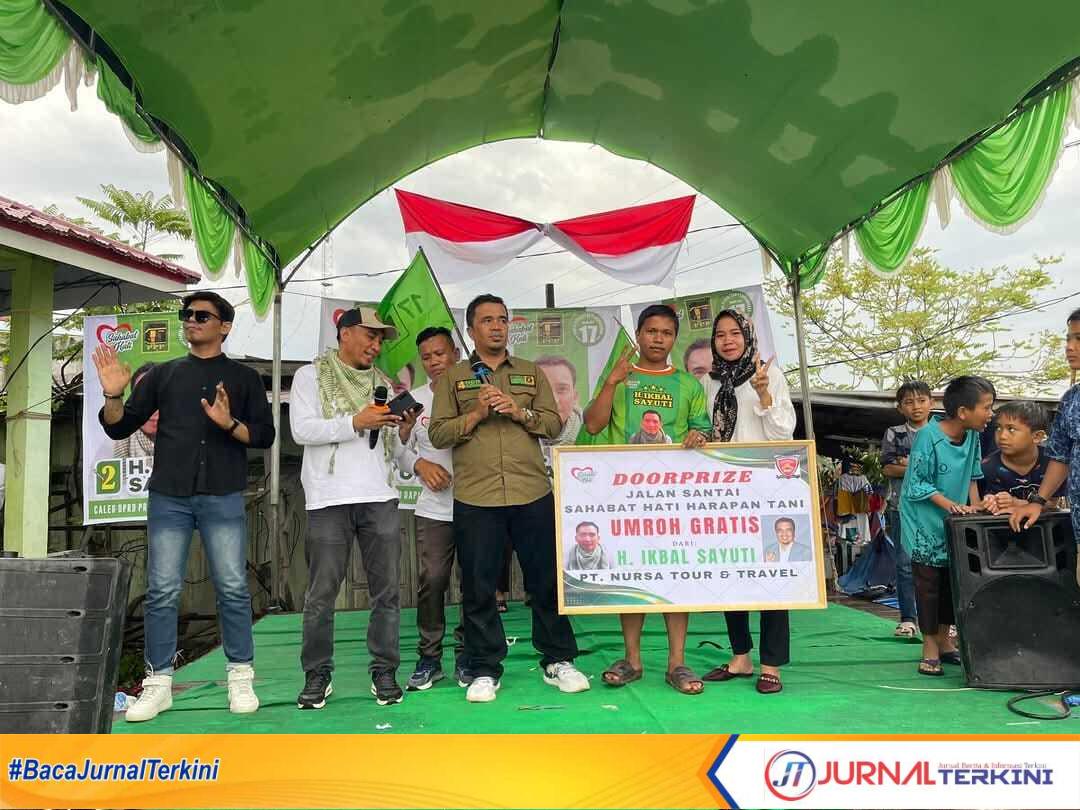 IMG-20250111-WA0015 Wahyuni pemenang Door prize Umroh Gratis dari H Ikbal Sayuti berangkat menuju ke Tanah suci