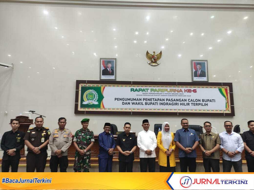 IMG-20250113-WA0026 Ket foto: Suasana rapat paripurna penetapan calon Bupati dan Wakil Bupati Inhil terpilih yang dilaksanakan di Gedung DPRD Inhil, Senin (13/01/2025),