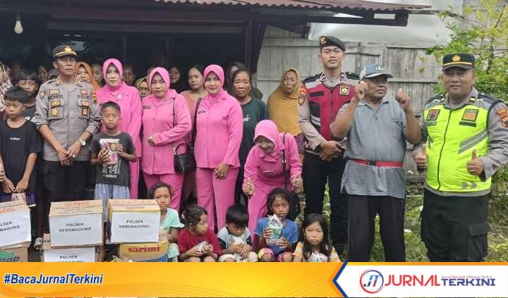 Kepolisian Sektor (Polsek) Kebonagung, Polres Demak, melaksanakan kerja bakti untuk membangun tanggul yang jebol di Sungai Tuntang, Desa Kebonagung, Kecamatan Kebonagung, Kamis (23/01/2025). (JurnalTerkini.id/Ponco)