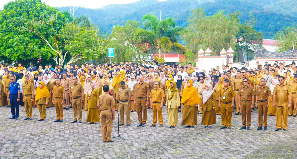 apel Pemkab Solok Kegiatan apel pagi di lingkup Pemkab Solok, Senin (20/1/2025). (Foto : DiskominfokabSolok).