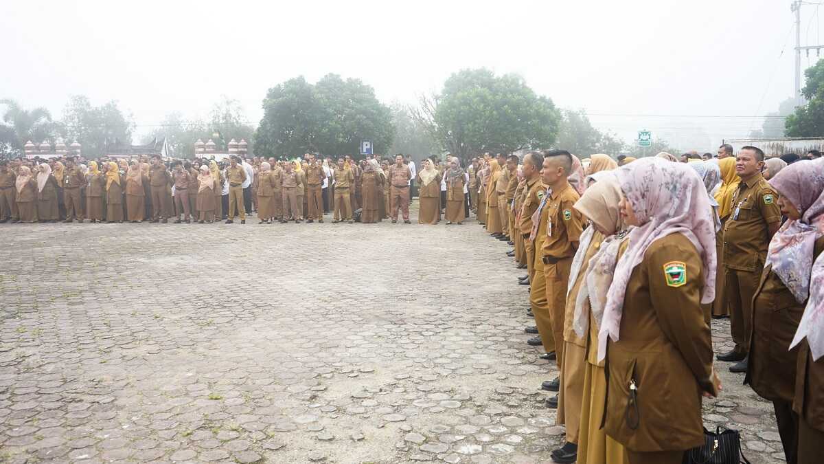 apel pagi pemkab solok2 Kegiatan Apel pagi di Lingkup Pemkab Solok, Senin (06/01/2024). (Kominfokabsolok).