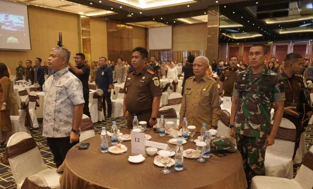Bupati Asahan H. Surya, B.Sc bersama Forkopimda mengikuti acara silaturahmi Forum Pimpinan Kepala Daerah (Forkopimda) Provinsi Sumatera Utara yang bertempat di Aula Hotel Grand Mercure Medan, Selasa (17/12/2024). (Foto: Diskominfo Asahan)