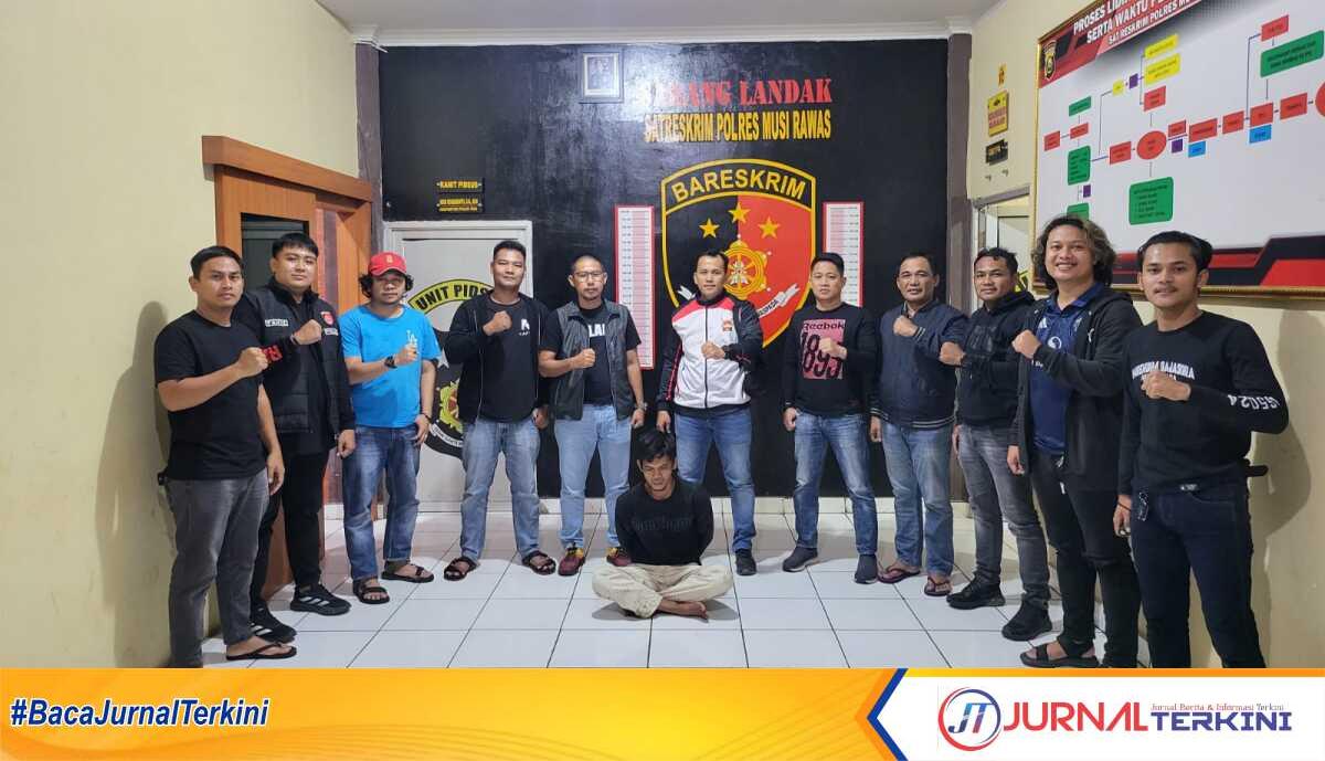 curat 4 TKP di Musi Rawas Sap, tersangka kasus curat setelah diamankan di Mapolres Musi Rawas, Rabu (16/1/2025). (JurnalTerkini.id/alam budi kesuma)