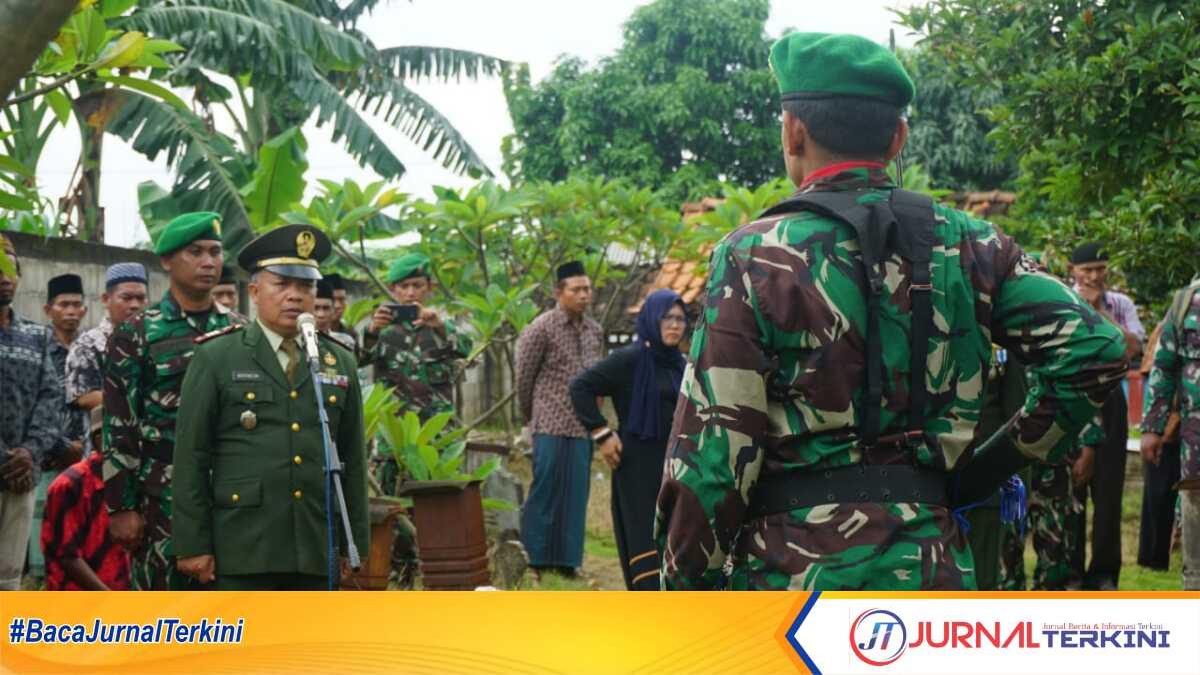 Kodim 0176/ Demak Melalui Danramil 13 Karangawen Kapten Inf. Suyitno Inspektur Upacara Pemakaman Alm Kapten Arh Salman (Purn). (JurnalTerkini.id/Ponco)