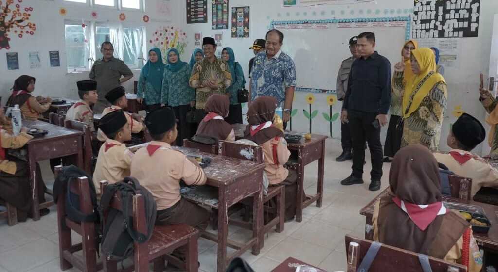 gerakan serentak makan bergizi Asahan Pemerintah Kabupaten Asahan meluncurkan atau launching gerakan serentak uji coba makanan bergizi bagi para peserta didik di Kabupaten Asahan, Jumat (20/12/2024). (Foto: Diskominfo Asahan)