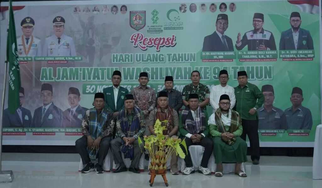 hut jamiyatul washliyah di Asahan Bupati Asahan yang diwakili Asisten Administrasi Umum Drs. Muhili Lubis mengikuti rangkaian Resepsi Peringatan Hari Ulang Tahun (HUT) Al Jam’iyatul Washliyah ke-94 yang diselenggarakan di Gedung Mutiara, Minggu (16/12/2024). (Foto: Diskominfo Asahan)