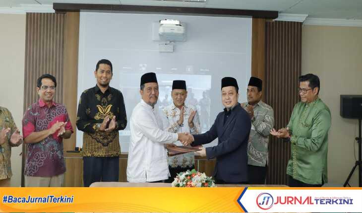 Penandatanganan Memorandum of Understanding (MoU) antara PT. Bumi Siak Pusako (BSP) dan Universitas Muhammadiyah Riau (UMRI) terkait program bantuan dana pendidikan di Kantor BSP Gedung Surya Dumai Lt.6 Pekanbaru dan dihadiri oleh jajaran direksi PT. BSP, pimpinan UMRI, serta sejumlah pejabat Pemerintah Kabupaten Kampar, Jumat (24/1/2025). (JurnalTerkini.id/canggih)