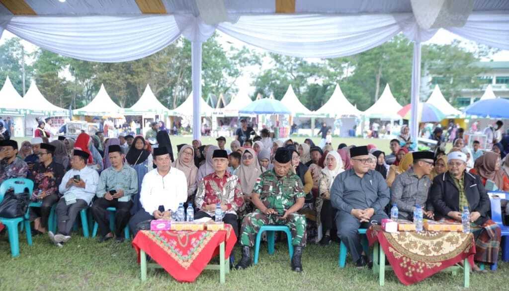 penutupan madrasah expo Asahan Asisten Perekonomian dan Pembangunan Kabupaten Asahan Ir Oktoni Eryanto MM menutup Asahan Madrasah Expo di Lapangan Hokky Kisaran, Kamis (19/12/2024). (Foto: Diskominfo Asahan)