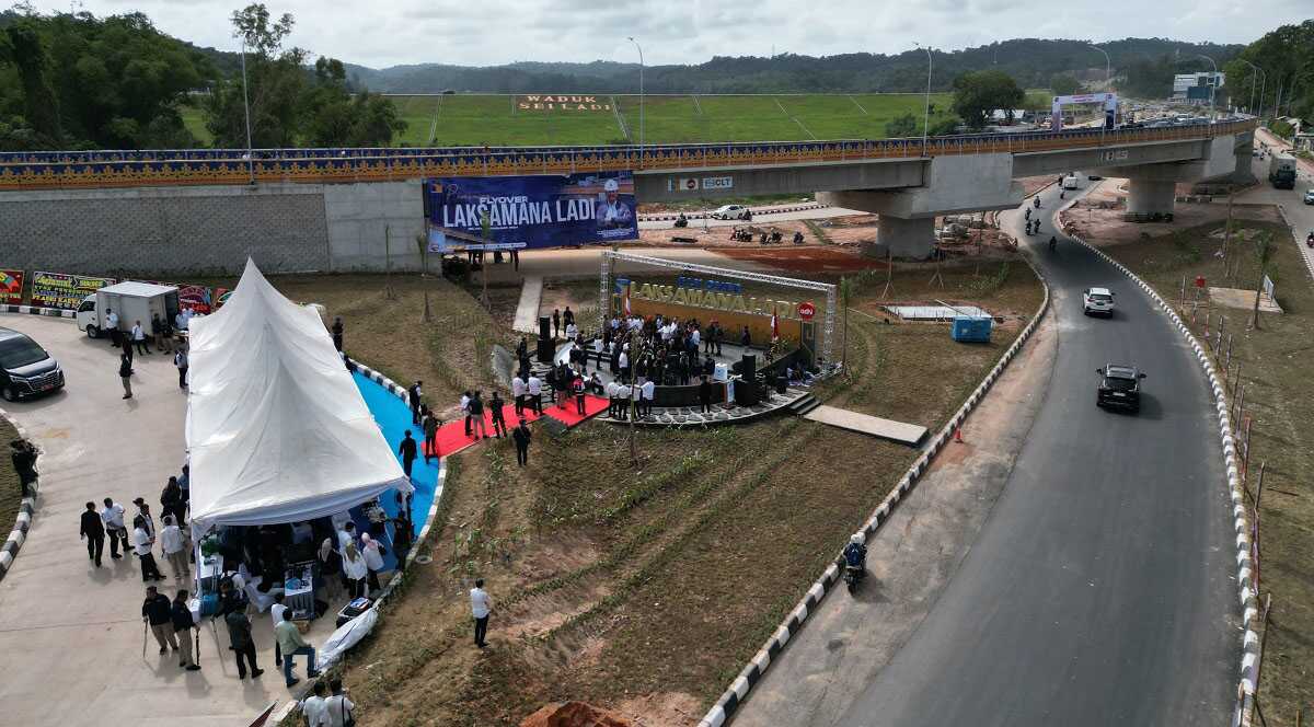 Peresmian Flyover Laksamana Ladi sebagai upaya mengurai kemacetan arus kendaraan yang kerap terjadi dari depan Pura Agung – UIB, Selasa (31/12/2024). (foto: humasbpbatam)
