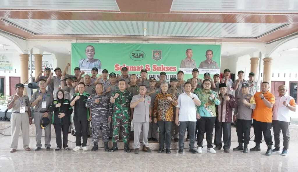 Bupati Asahan H Surya menghadiri pelantikan Pengurus wilayah 0207 Radio Antar Penduduk Indonesia (RAPI) Kabupaten Asahan periode 2024-2028 di Pendopo Joglo Pujakusuma Asahan, Sabtu (21/12/2024). (Foto: Diskominfo Asahan)