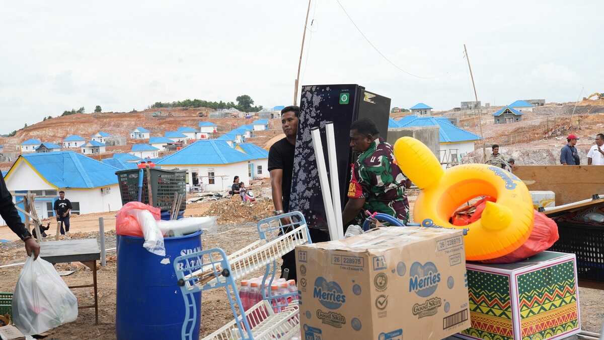 shm warga rempang BP Batam memfasilitasi pergeseran warga Rempang ke hunian baru di Tanjung Banun beberapa hari lalu. (foto: humasbpbatam)