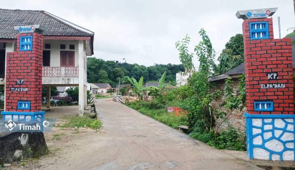 PT Timah membangun Gapura di Tanjung Pakdan Teluk Rubiah, Kelurahan Tanjung, Kecamatan Mentok, Kabupaten Bangka Barat, Kepulauan Bangka Belitung. (Timah)