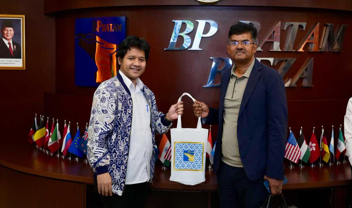 Badan Pengusahaan (BP) Batam melalui Direktur Pelayanan Lalu Lintas Barang dan Penanaman Modal, Surya Kurniawan menerima kunjungan dari CEO dan Co-Founder Sustainability Economics, Kasu Venkata Reddy, Rabu (12/2/2025). (Foto: humasbpbatam)