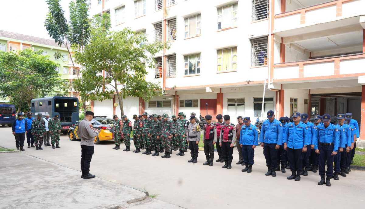 Direktorat Pengamanan (Ditpam) Badan Pengusahaan (BP) Batam bersama TNI dan Polri melakukan penertiban tambang pasir ilegal di Kawasan Nongsa, Selasa (4/2/2025). (Foto: humasbpbatam)