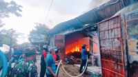 Gudang Toko Sejahtera yang berada di jalan H.M.Yasin Kelurahan Pasar Mulya Kecamatan Pasar Manna Kabupaten Bengkulu Selatan terbakar