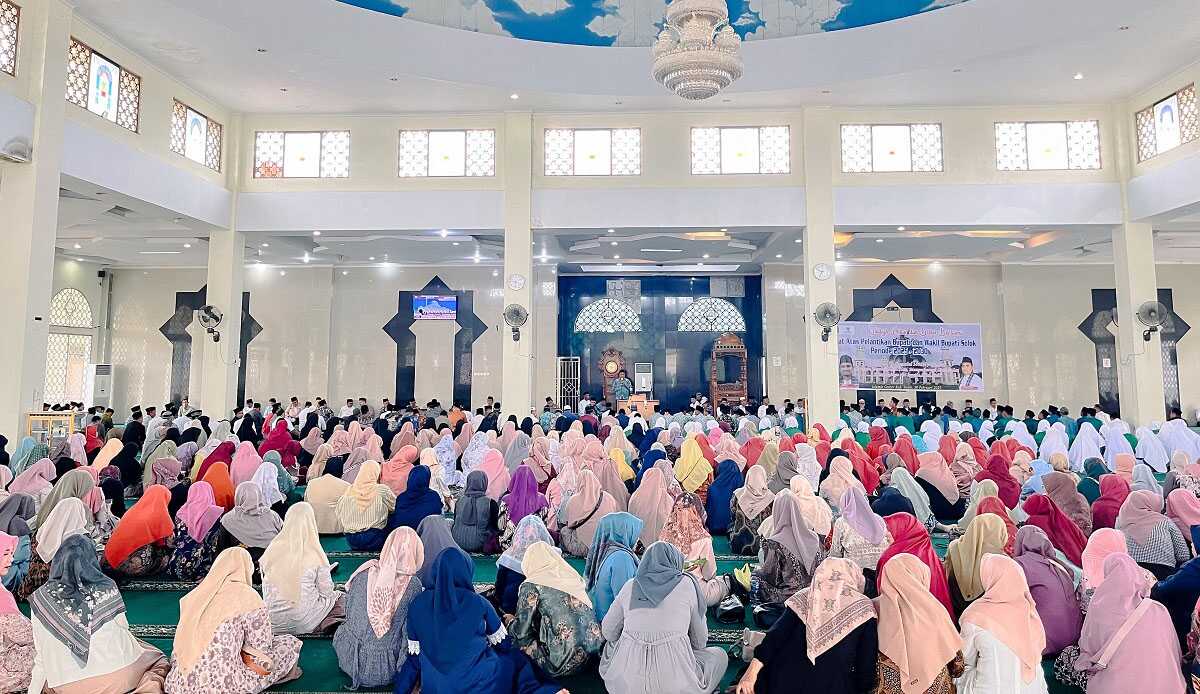 Tabligh Akbar dan Zikir Bersama dalam rangka menyambut Bulan Suci Ramadhan Tahun 1446 H/2025 M tingkat kab Solok di Masjid Agung Darussalam Islamic Center Koto Baru, Kamis (20/02/2025). ( Foto : DiskominfokabSolok).