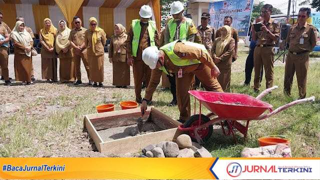 Padang bangun perpustakaan Peletakan Batu Pertama dilakukan oleh PJ Wali Kota Padang, Andree Algamar, pada Senin (10/2/2025). (JurnalTerkini.id/Amryan)