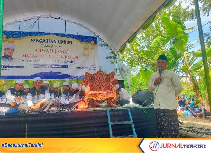 Pengajian Umum 'Arwah Jama' di Makam Tanjung dusun Semen desa Menur (jurnalterkini.id/Ponco)