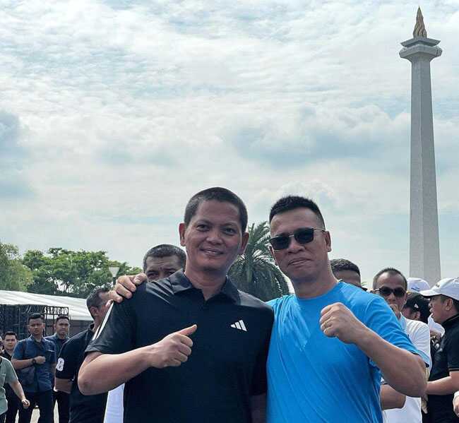 Bupati dan Wakil Bupati Anambas, Aneng (kanan) dan Raja Bayu di sela gladi resik pelantikan di Monas, Jakarta Pusat. (dokumentasi pribadi)