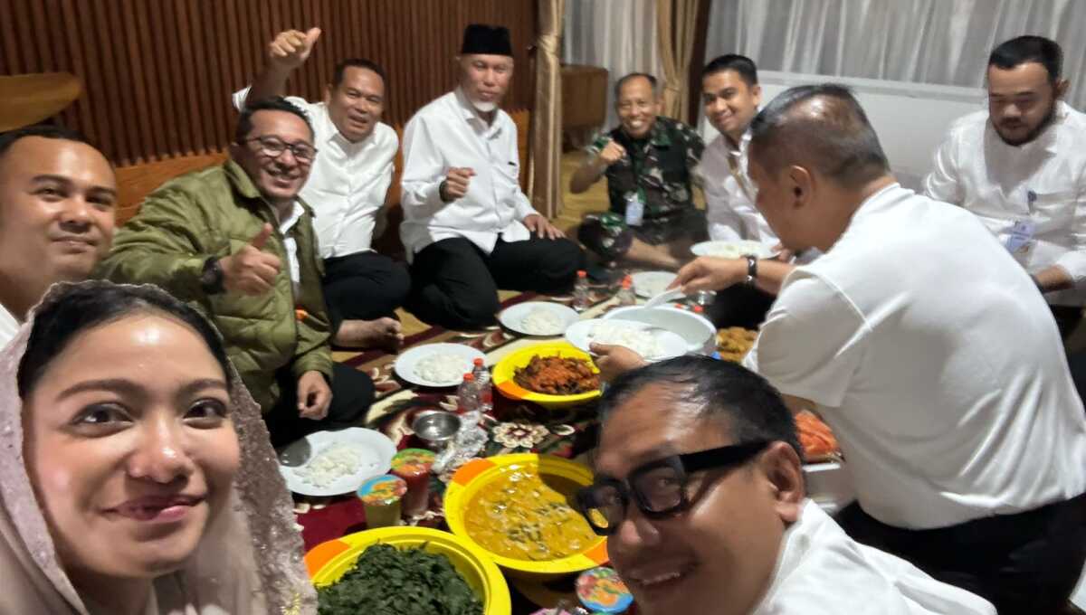 diplomasi kuliner sumbar Gubernur Sumbar gelar jamuan makan malam bagi para Kepala Daerah di Akmil Magelang, Senin Malam (24/02/2025). (Foto : Biro Adpim Sumbar).
