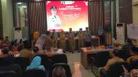 Penandatanganan komitmen bersama Bupati Demak Eisti’anah bersama Pejabat Pemerintah Kabupaten Demak sebagai bentuk keseriusan terhadap pelaksanaan program Smart City, SP4N Lapor, Satu Data, Keterbukaan Informasi Publik dan Keamanan Informasi di Kabupaten Demak, di Gedung Gradhika Bina Praja, Senin (04/02/25). (JurnalTerkini.id/Ponco)