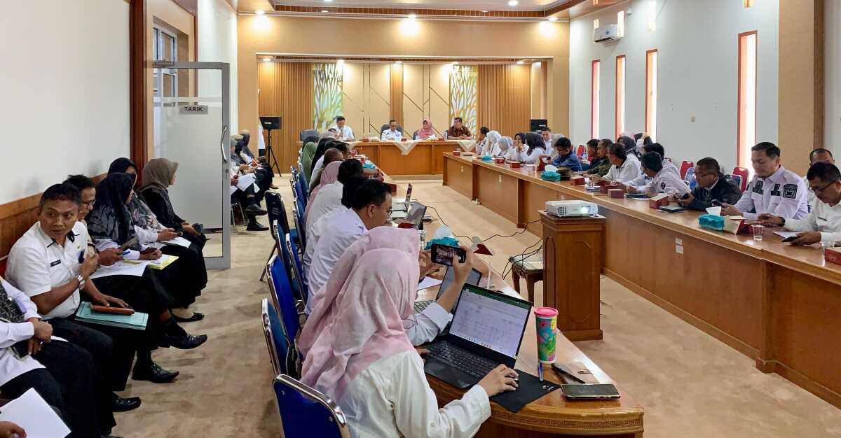 forum konsultasi publik rkpd solok Pemkab Solok menggelar Forum Konsultasi Publik RKPD Tahun 2026 di Ruang Rapat Bukik Cambai Bapelitbang Kab Solok, Rabu (12/02/2025). (Foto : DiskominfokabSolok).