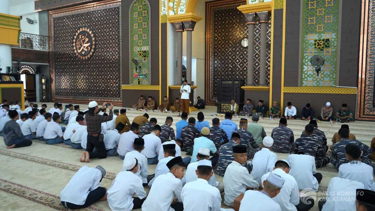 isra mikraj pemkab Asahan Pemerintah Kabupaten Asahan menggelar peringatan Isra Mi'raj Nabi Muhammad SAW Tahun 1446 H/2025 M, acara Isra Mi’raz ini berlangsung di Masjid Agung Achmad Bakrie Kisaran, Selasa (04/02/2025). (Foto: Diskominfo Asahan)