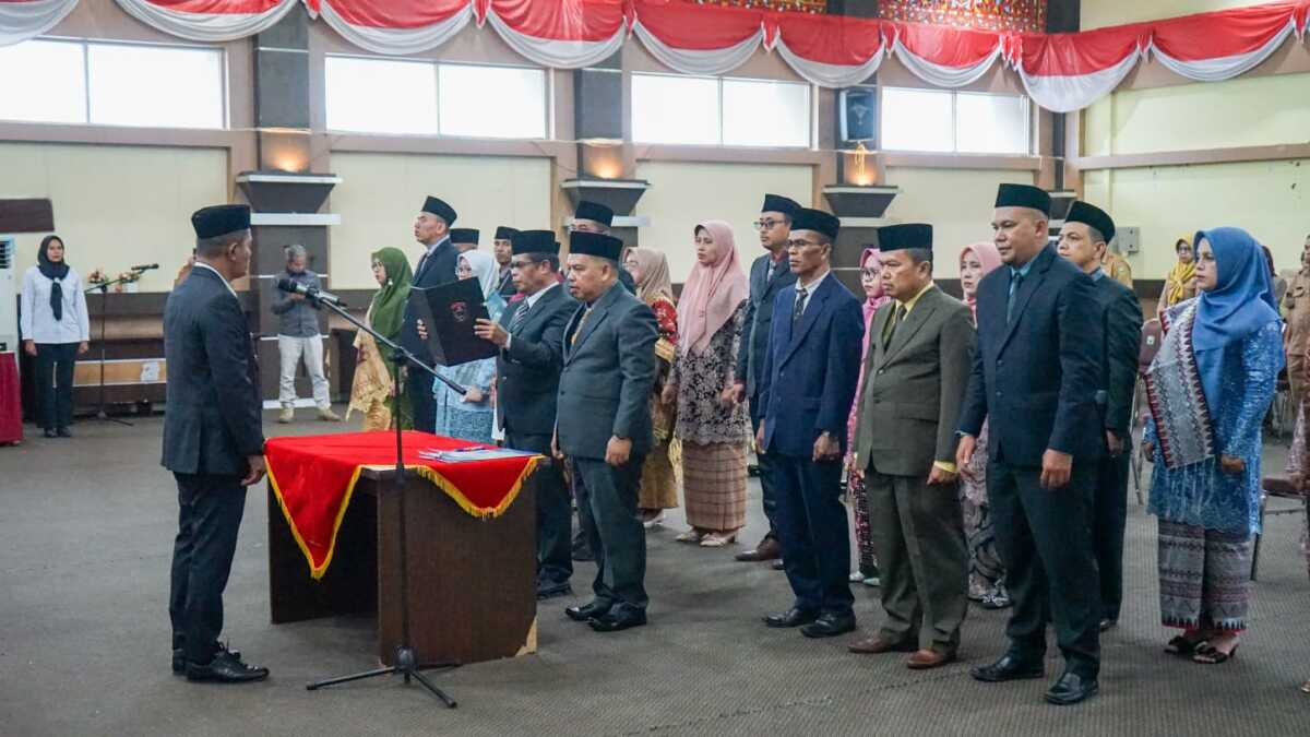 Pengambilan Sumpah/Janji Jabatan bagi sejumlah pejabat di lingkungan Pemkab Solok, Senin (10/2/2025). (Foto : DiskominfokabSolok)