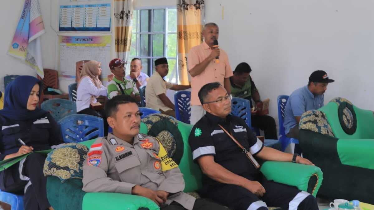 Kegiatan sosialisasi pemasangan penahan di Gedung Serbaguna Desa Pongkar, Kecamatan Tebing, Kabupaten Karimun, Kepulauan Riau, Rabu (05/02/2025). (Timah)