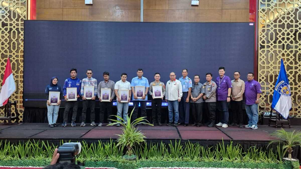 rakerprov imi sumbar Penerima penghargaan pada acara Rakerprov IMI Sumbar tahun 2025 di hotel Emersia Batusangkar, Sabtu (15/2/2025). (Foto: Humas Polres Padang Panjang).