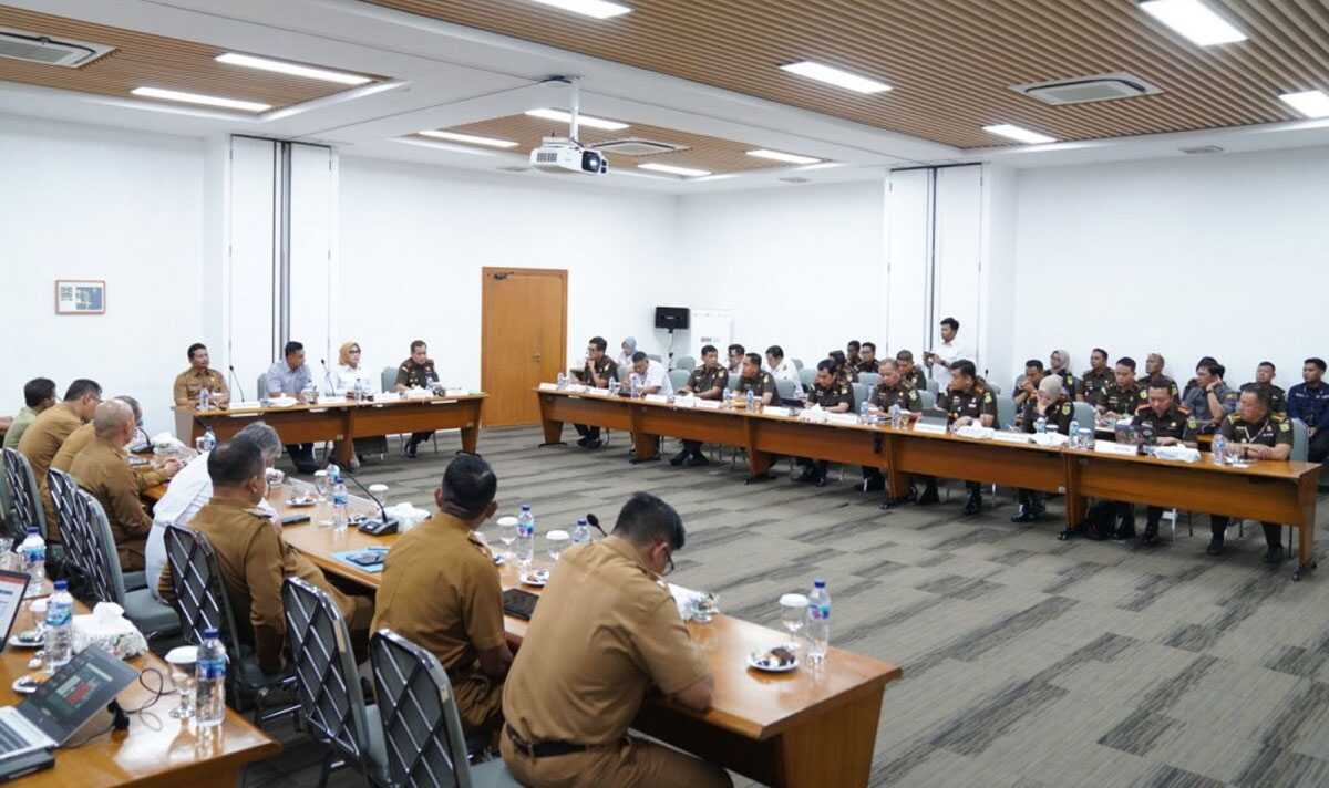 rakor pt timah Rapat Koordinasi Rencana Tata Kelola Kerja Sama Kemitraan Terkait Jasa Penambangan Komoditas Timah di Provinsi Kepulauan Bangka Belitung yang diinisiasi oleh Kejaksaan Agung RI, Senin (3/2/2025). (timah)